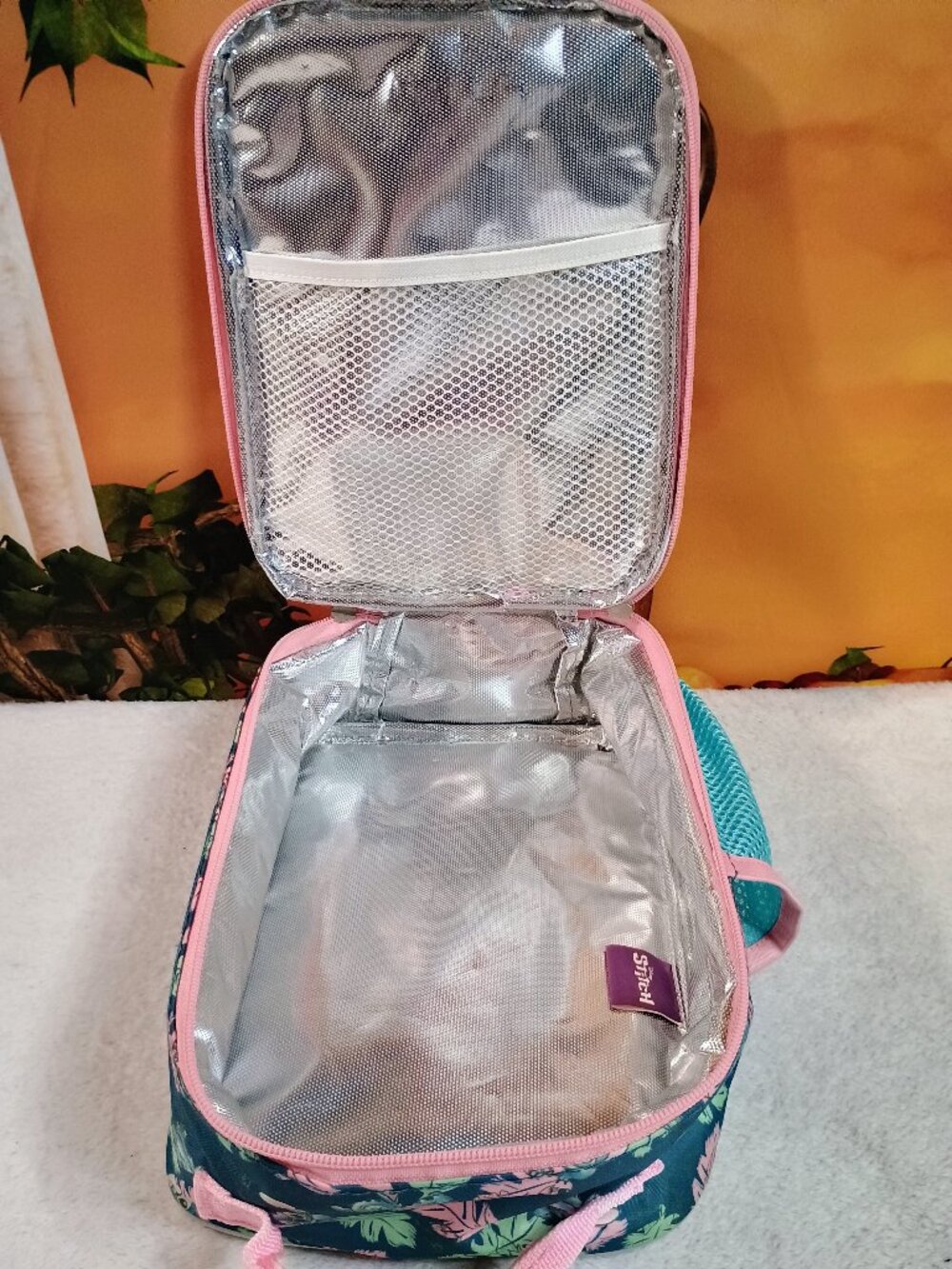 EUC Kids Disney Stitch 'Hug It Out' Pink Sequin Holographic Insulated Lunch Bag - Picture 8 of 8